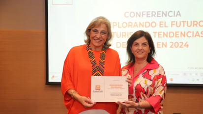 La Canatur y el Mincetur reunidos en conferencia para analizar el futuro del turismo y tendencias para este 2024.