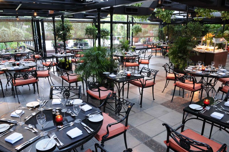 La arquitectura y decoración del InterContinental Buenos Aires denotan la elegancia del Buenos Aires de 1930, reflejada en todos sus espacios.