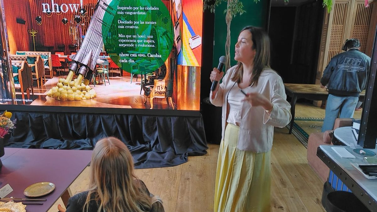 Carolina Gómez, , directora de Marketing y Ventas para nhow Lima, durante la presentación en Santiago. 