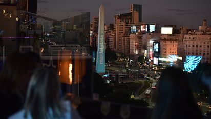 En el marco del inicio de la nueva temporada de verano 2023 en Mar del Plata se proyectaron sobre el Obelisco los atractivos principales del destino.