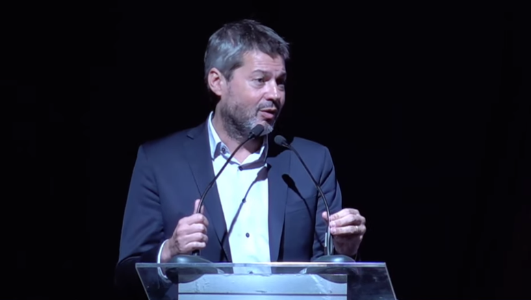 Matías Lammens cruza a Javier Milei por degradar a Turismo.