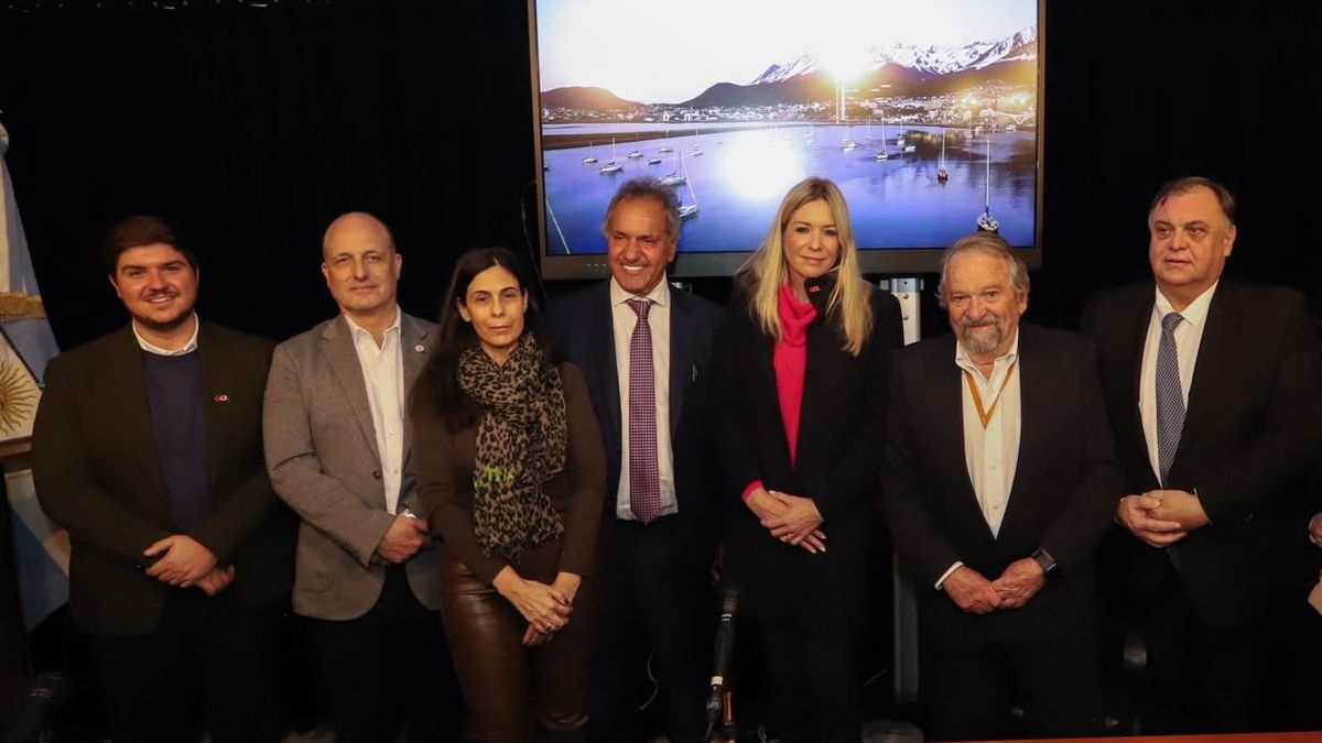 Directivos de GOL Linhas Aéreas (Alberto Fajerman, Renata Fonseca y Bruno Balan) presentaron junto a Daniel Scioli y dirigentes del turismo la nueva ruta de la aerolínea que conectará Ushuaia y El Calafate con San Pablo.&nbsp;