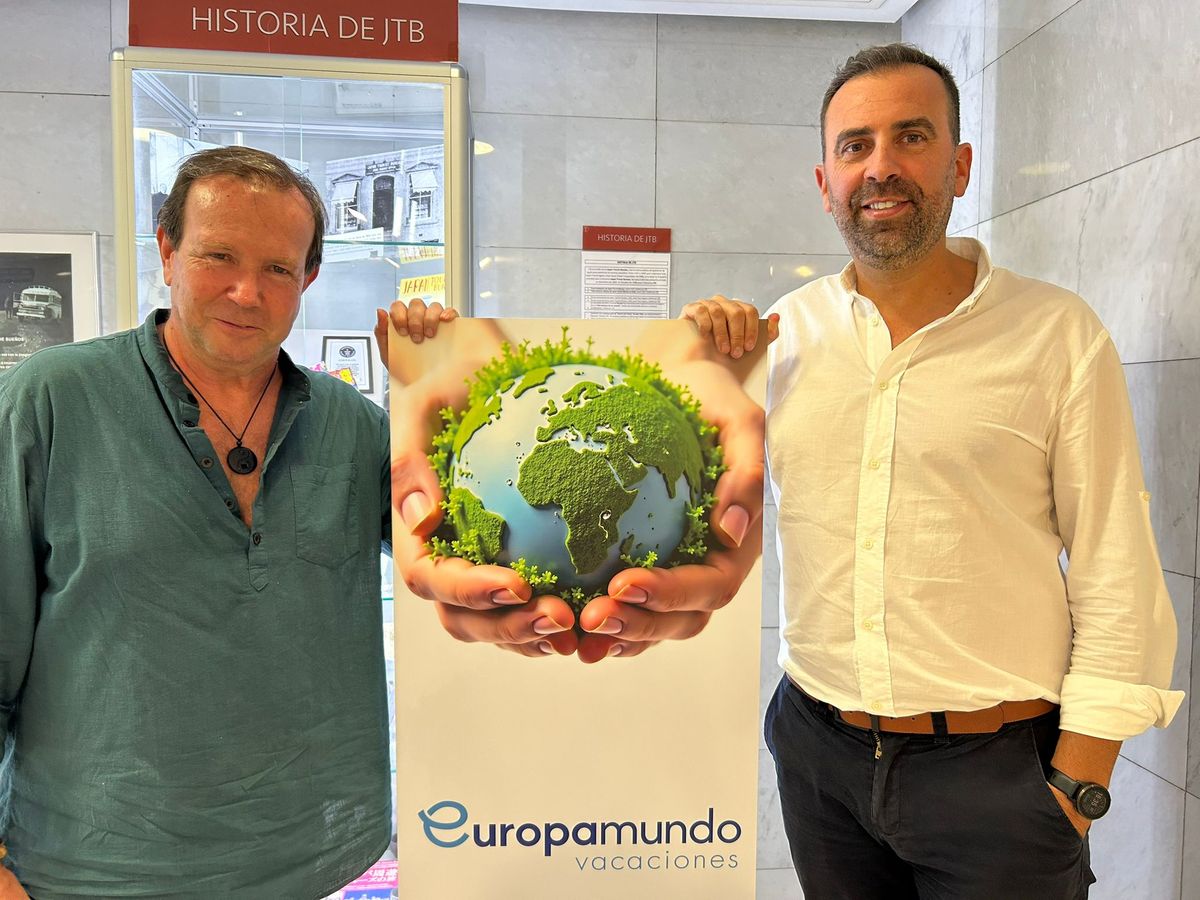 Carlos González, director comercial de Europamundo España; y Cosme Maíz, Manager Executives en Travelance Partners.