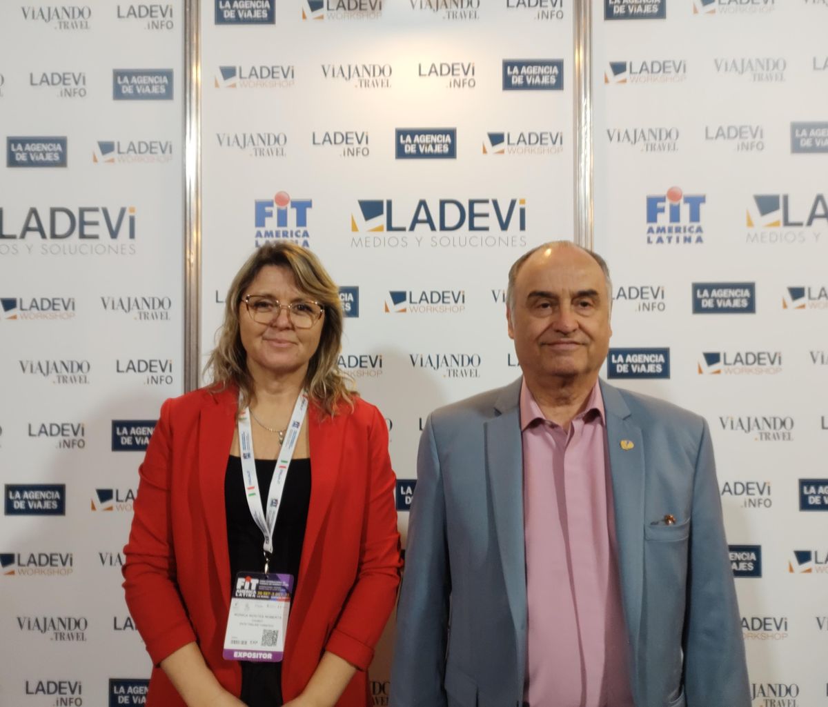 Trelew: Mónica Montes Roberts -gerenta del EnTreTur- y Miguel Ramos -presidente del Entretur- en su paso por el Centro de Negocios de Ladevi en FIT.