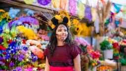 México celebra el Día de Muertos con altares, flores de cempasúchil y tradiciones que mantienen viva la memoria de quienes ya fallecieron.