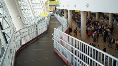 Aeropuerto de Santiago inaugura rampa de 112 metros.
