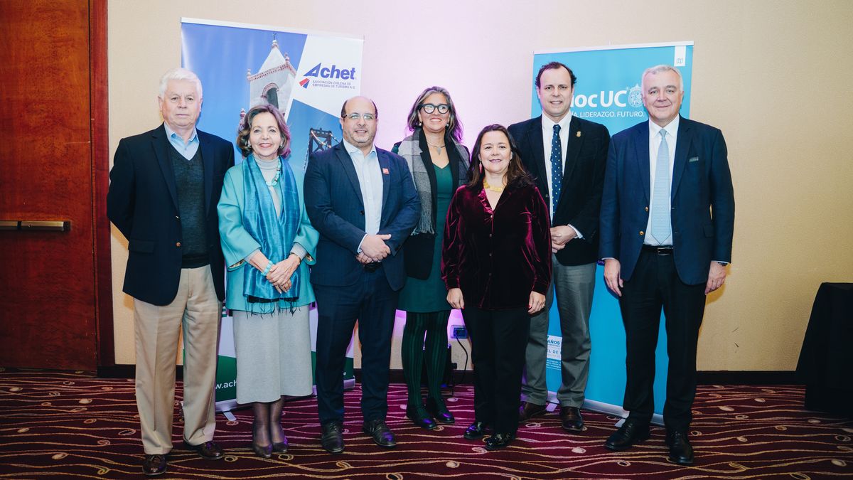 El lanzamiento del libro “Historia del Turismo en Chile” se realizó con la presencia de autoridades y dirigentes académicos y gremiales.&nbsp;