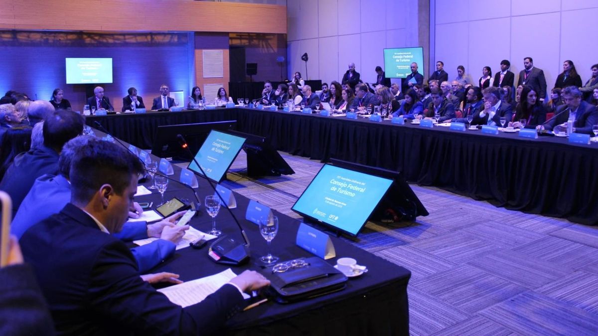 Con críticas al Gobierno y pedidos por el turismo interno, la 172° Asamblea del CFT tuvo a Daniel Scioli llamando a mejorar la competitividad del país.