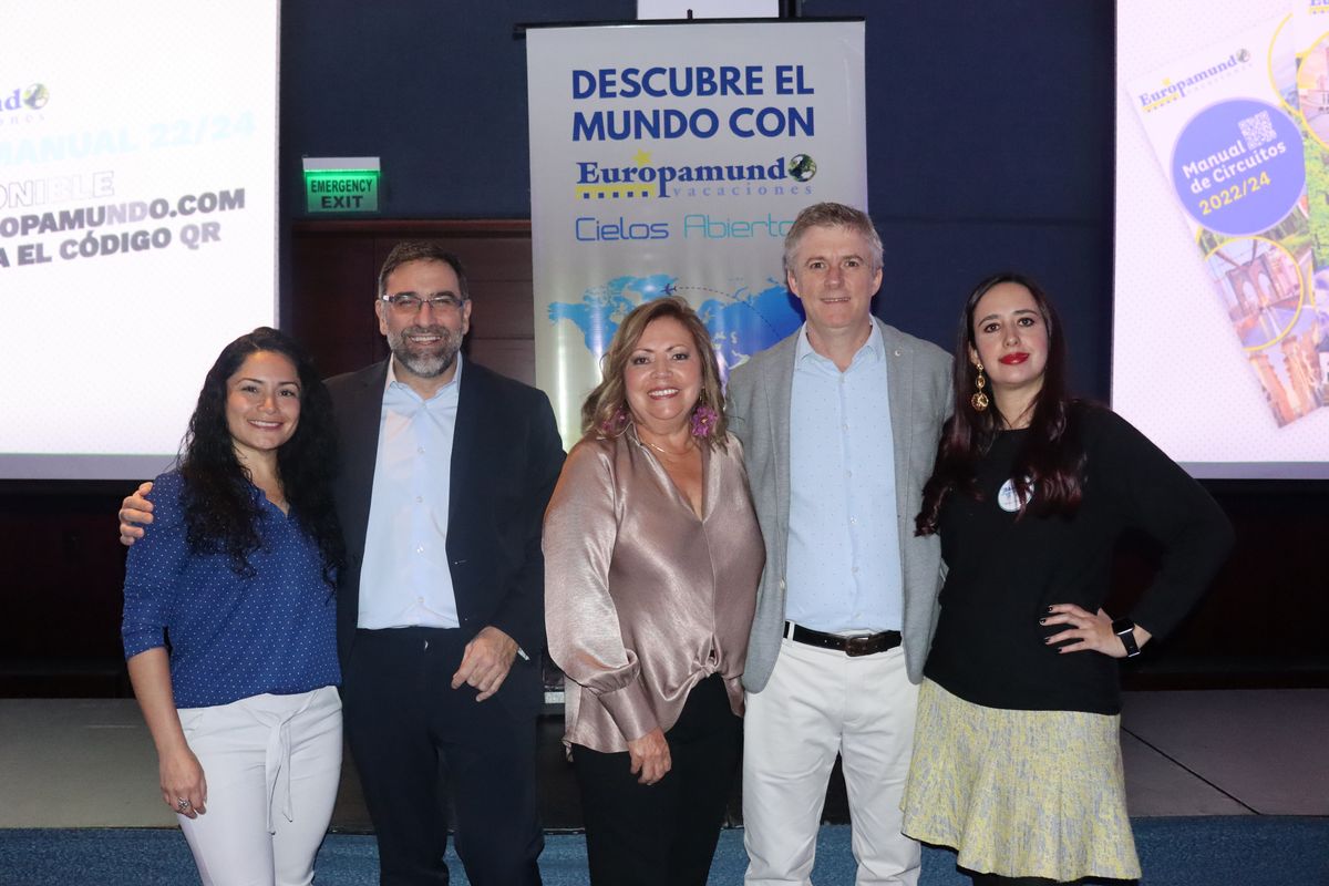 Rocío La Rosa, representante comercial para la Zona Andina de Europamundo; Alejandro de la Osa, CEO de Europamundo Vacaciones; Rocío Rodriguez, presidente de Cielos Abiertos; Lucas Ozuna,&nbsp; director comercial para Latinoamérica de Europamundo; Sandra Díaz, directora comercial de Cielos Abiertos.