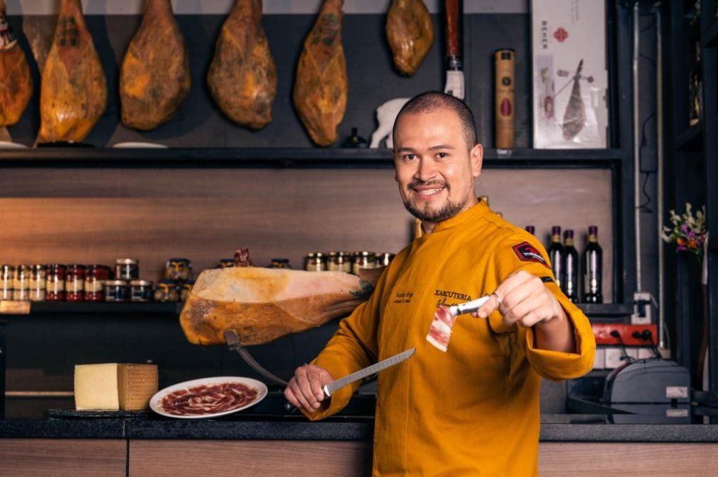 Jonathan Vargas, maestro cortador de jamón, Grupo Seratta