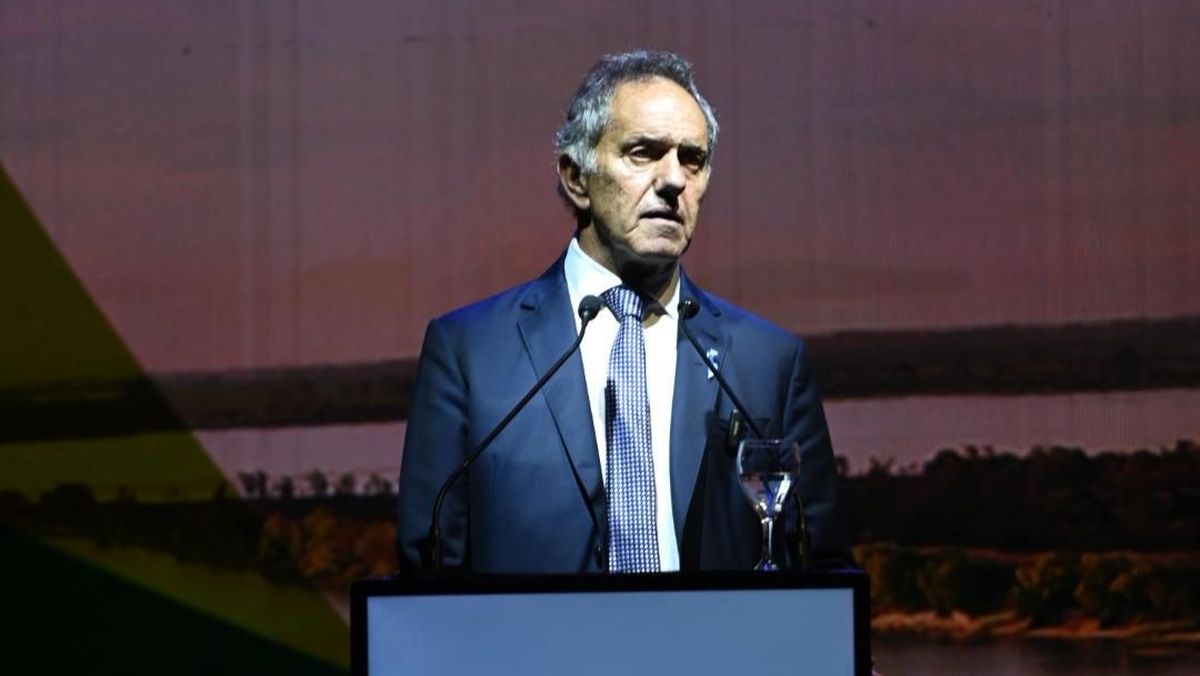 Para animar la temporada de invierno, Daniel Scioli propone un IVA reducido para el turismo y busca mejorar la competitividad.