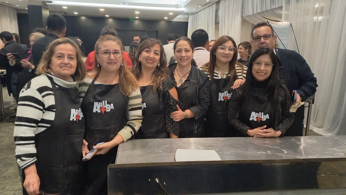 Representantes de mayoristas, agencias de viajes y aerolíneas participaron en MasterClass culinaria organizada por la Autoridad de Turismo de Aruba.