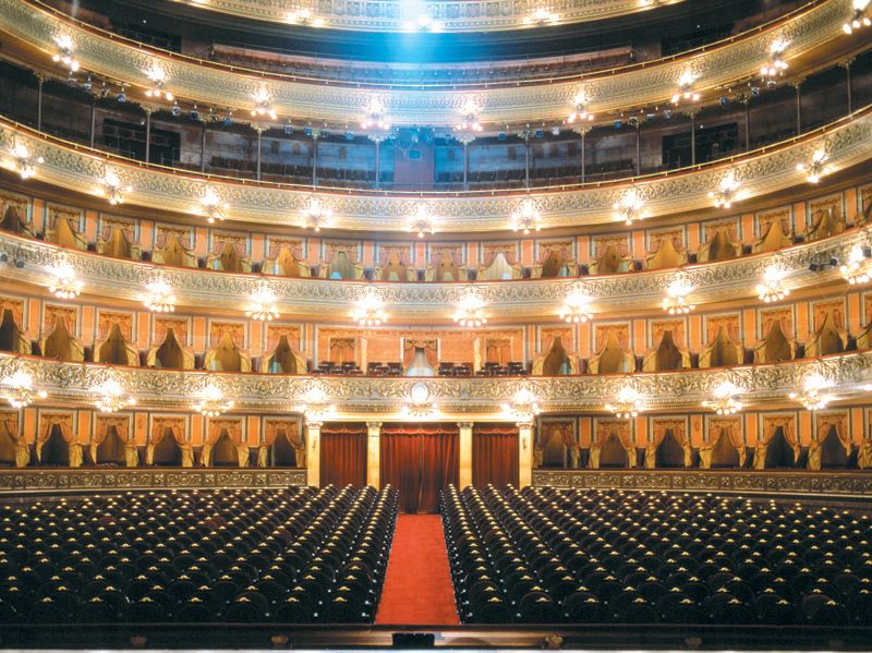 El Teatro Colón ofrece visitas guiadas que duran unos 50 minutos.