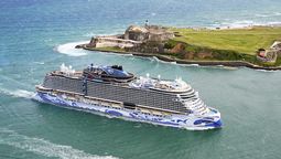 El Norwegian Viva, crucero de Norwegian Cruise Line, llega por primera vez a su puerto base, San Juan de Puerto Rico.