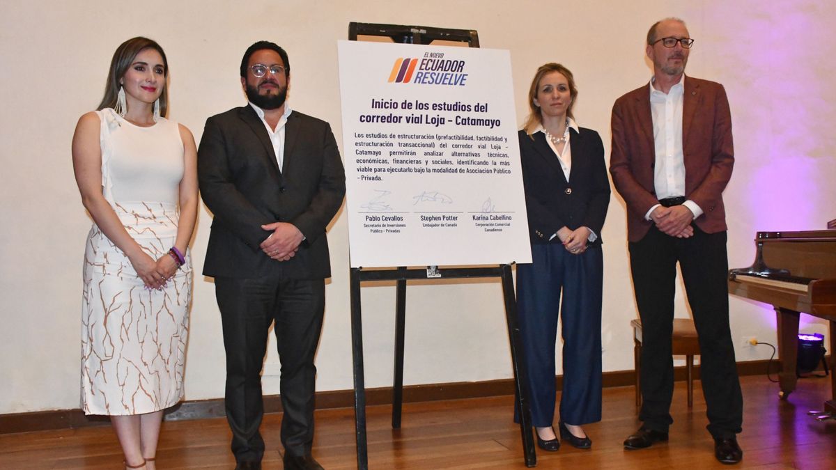 Alexandra Jara, gobernadora de Loja; Pablo Cevallos, Secretario de Inversiones Público-Privadas; y el embajador de Canadá en Ecuador, Stephen Potter.
