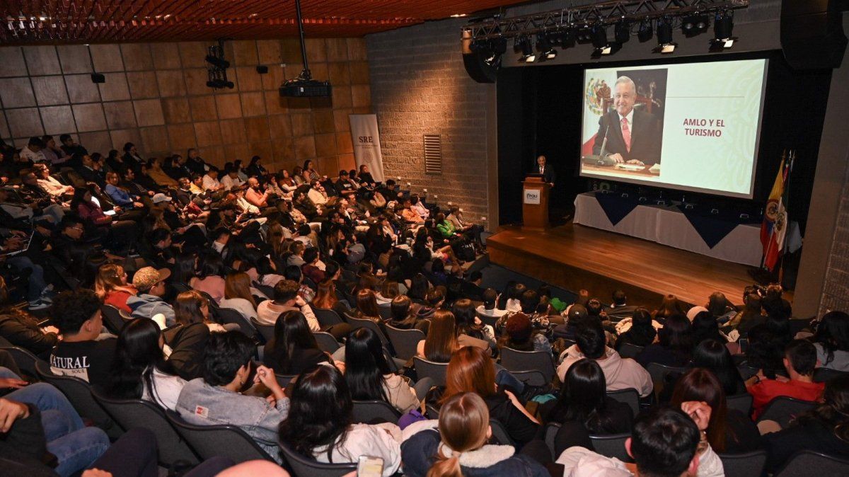 El titular de Sectur impartió la conferencia magistral “La Recta Final” ante más de 500 integrantes de la Conpeht, donde presentó las acciones, los logros y proyectos de la Secretaría.   