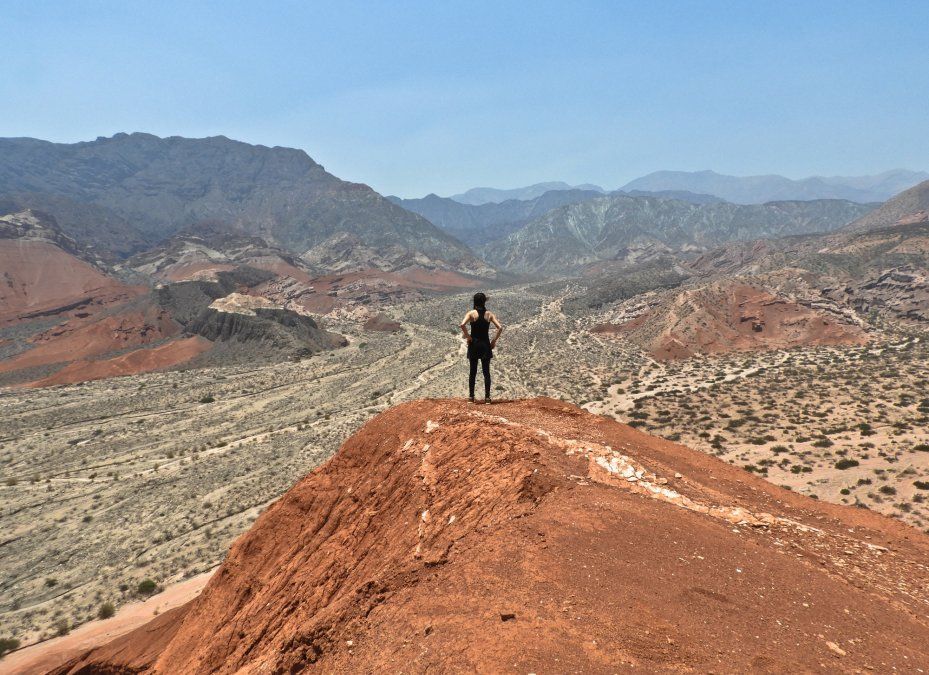 El turismo aventura se potencia en Salta con los maravillosos senderos que invitan a recorrer a pie toda la belleza de la provincia.
