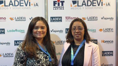 Elaine Francisca, gerenta regional del Caribe y Sudamérica de la Oficina de Turismo de Curazao; e Iris Carrasco, coordinadora del Cono Sur del organismo.&nbsp; 