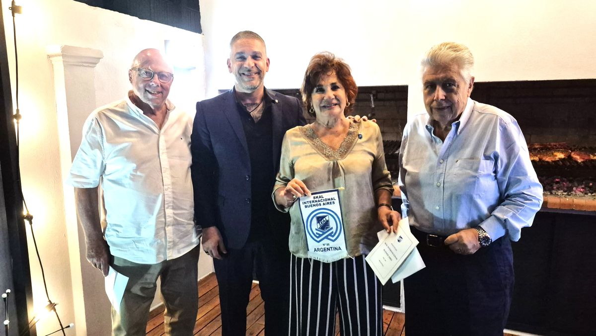 Mario Sobol, Martín Ortíz, Cristina Castro y Germán Pérez en el primer encuentro social del Skål Club Buenos Aires.