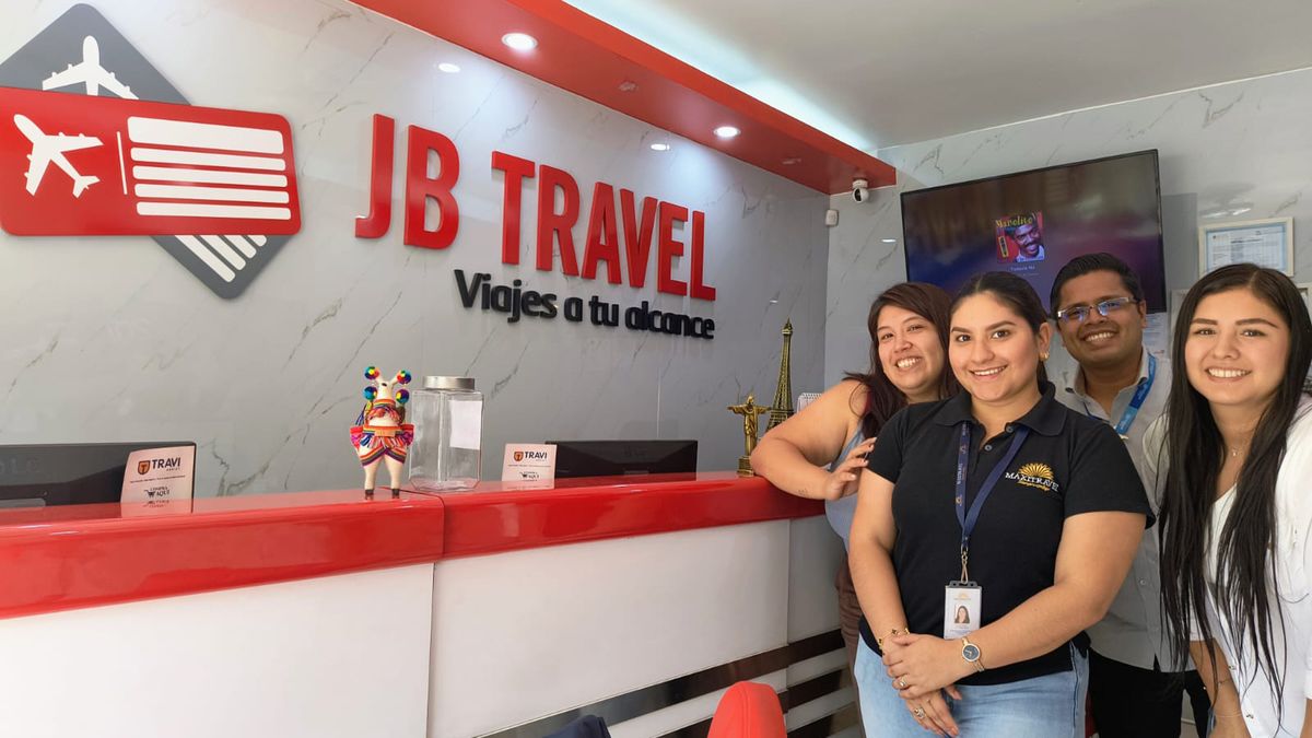 Maxitravel y Aeroregional visitaron agencias de viajes en Breña junto a Costamar.