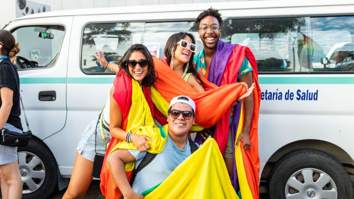 México: en Los Cabos, el orgullo se vive a flor de piel entre paisajes de ensueño, celebraciones vibrantes y una comunidad que abraza la diversidad. &nbsp;