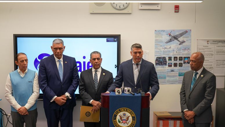 Arajet realizó el anuncio de los nuevos vuelos hacia Nueva York en Washington Heights ante una comunidad con una gran población dominicana.