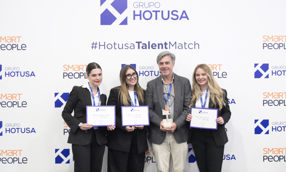 Algunos de los ganadores del X Talent Match del Grupo Hotusa.
