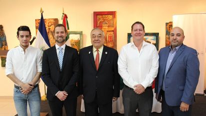 Aeroméxico celebró 10 años de vuelos a El Salvador con la presencia del embajador de México en El Salvador, Ricardo Cantú; autoridades de Turismo y Aviación del país centroamericano; así como representantes de la aerolínea.