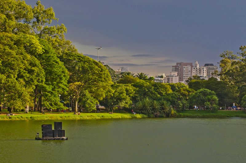 Pulmón verde de San Pablo, con 1,584 km², el parque Ibirapuera ofrece un respiro a locales y visitantes.