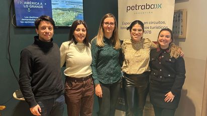 Mauricio Fernández, responsable comercial de Wamos Circuitos para el Cono Sur; junto a Natally Romano, ejecutiva comercial de Petrabax; Ángeles Kippes, ejecutiva comercial de Petrabax zona Noroeste; Daniela Ruiz, ejecutiva comercial de Interassist; y Constanza Aurello, supervisora comercial de Interassist en Buenos Aires.