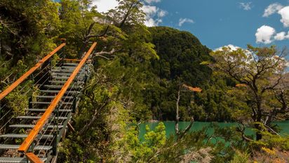 Preocupación por prestadores y guías no habilitados que ofrecen servicios irregulares en Parques Nacionales. Desde la intendencia del Parque Nacional Nahuel Huapi advierten que la seguridad de los turistas está comprometida.