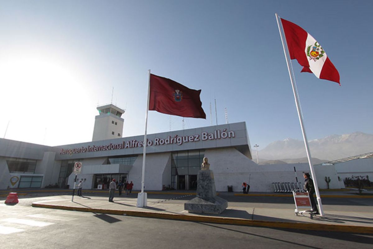Debido a daños a los equipos de navegación del aeropuerto de Arequipa