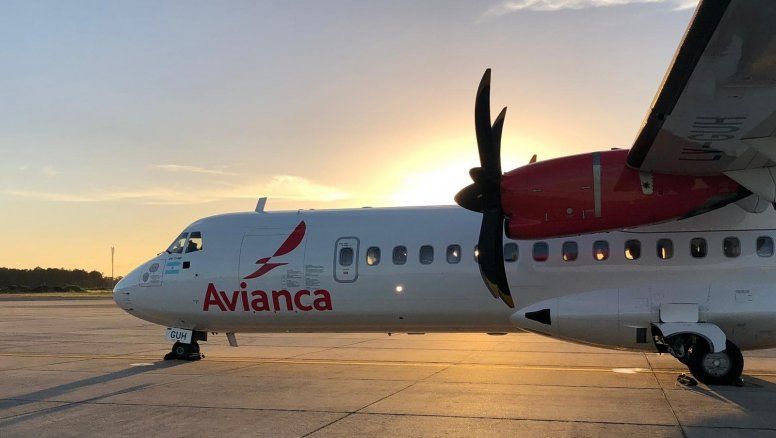 Uno de los ATR 72 de Avian, aún con los colores de Avianca Argentina.