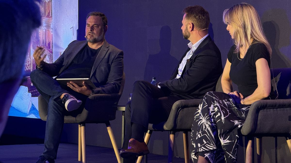 Maud Bailly, CEO Sofitel Legend, Sofitel, MGallery, Emblems, Accor; Nils Korsvoll, VP Customer Journey & Product Development, Strawberry; y Juan Carlos Sanjuan, Founder & President, Casual Hotels en Phocuswright Europe 2024.