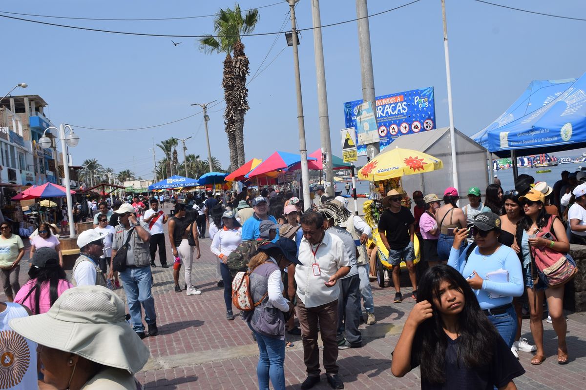 El presidente de Capatur, Eduardo Jáuregui, reveló que el pasado mes de enero el balneario de Paracas superó la cifra de 200 mil turistas, entre nacionales y extranjeros.