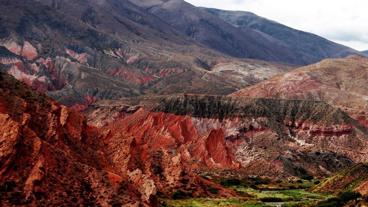 Conocé los alucinantes paisajes de La Poma cerca de Salta.