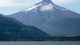 El volcán Puntiagudo moviliza a miles de andinistas y esquiadores cada año, siendo considerado una de las cumbres más desafiantes del sur de Chile.