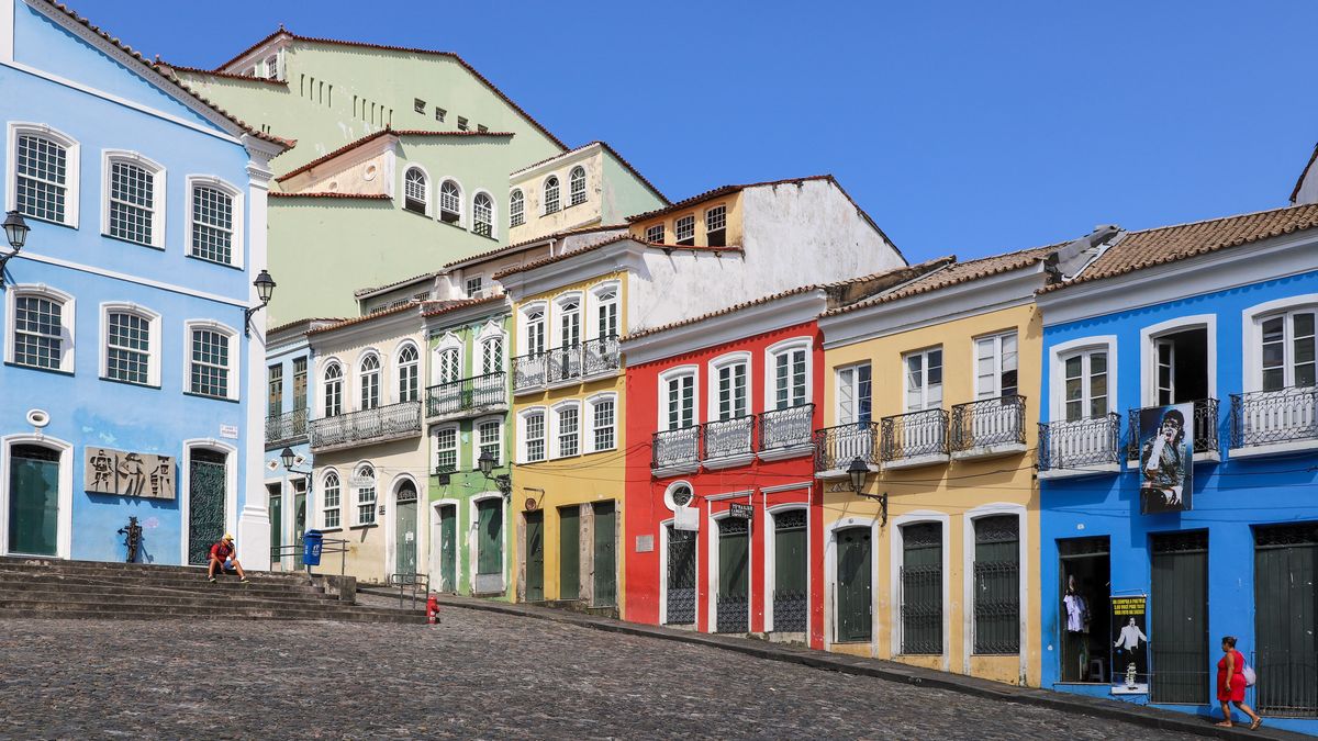 Las casas coloniales de colores del barrio Pelourinho son uno de los íconos históricos de Salvador, que podrás visitar en las vacaciones de invierno.