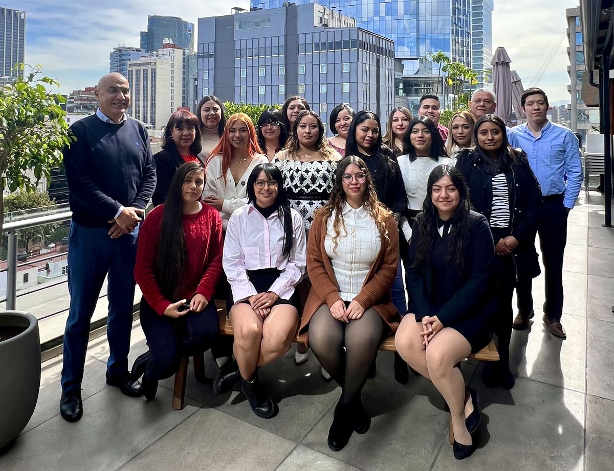 El equipo de grupos turísticos en Mega Travel esta conformado por 21 especialistas, y liderado por Francisco Rubí.