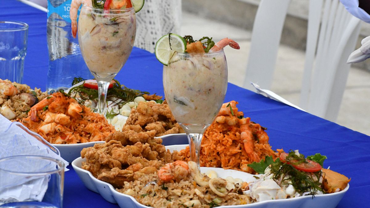 Cerro Azul, cumple 101° años de creación política, y una de las mejores maneras de rendirle homenaje es degustando su irresistible gastronomía.