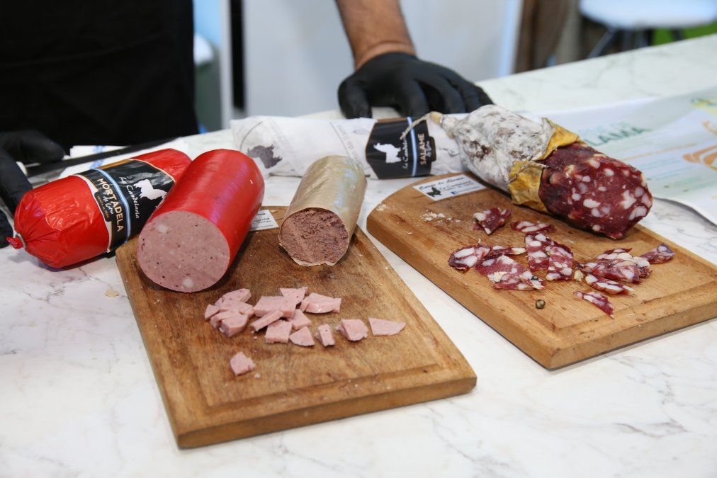 La cooperativa La Candelaria, de Jujuy, llega a La Rural con sus embutidos, ideales para las picadas. La cooperativa La Candelaria, de Jujuy, llega a La Rural con sus embutidos, ideales para las picadas.