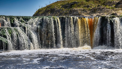 Escapadas: la majestuosa cascada natural de Buenos Aires que pocos conocen y enamora con sus paisajes