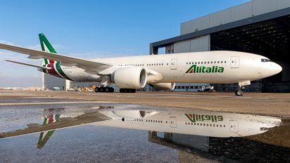 Uno de los Boeing B-777 de Alitalia, que anunció la suspensión de los vuelos.