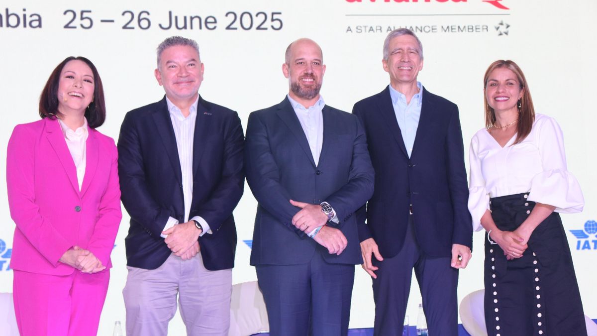 Estuardo Ortiz, CEO de JetSmart; Frederico Pedreira, CEO de Avianca; Pedro Heilbron, CEO de Copa Airlines y Erika Zarante Bahamón, CEO Latam Airlines Colombia.
