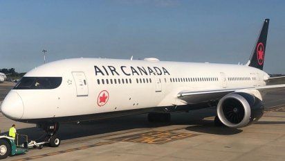 Uno de los Boeing B-787/9 de Air Canada, en la plataforma de Ezeiza.