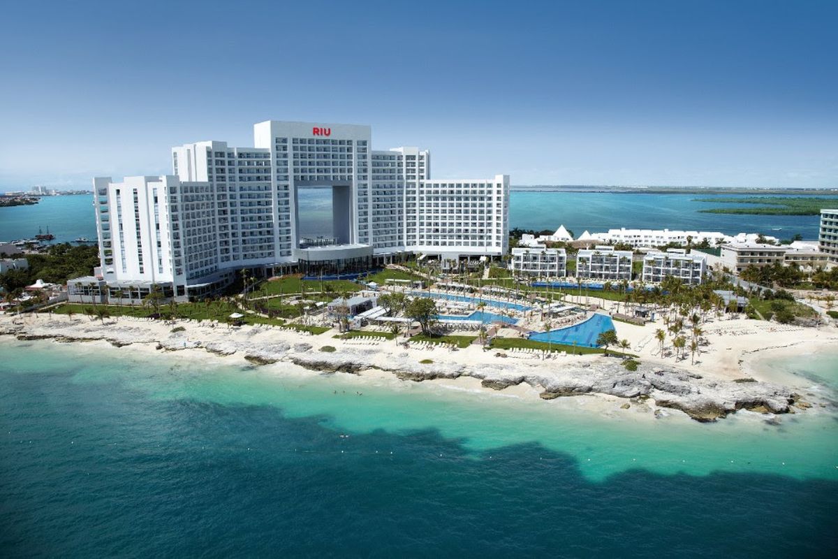 Riu Hotels S.A. se fusiona con Hotel San Francisco S.A. - Ladevi Medios y Soluciones Riu Hotels S.A. se fusiona con Hotel San Francisco S.A.