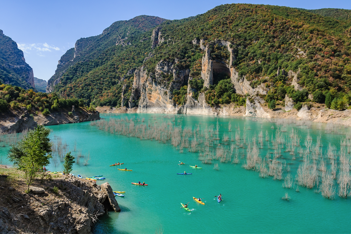 Cataluña cuenta con preciosos cañones como Congost de Mont-rebei además de los Pirineos.