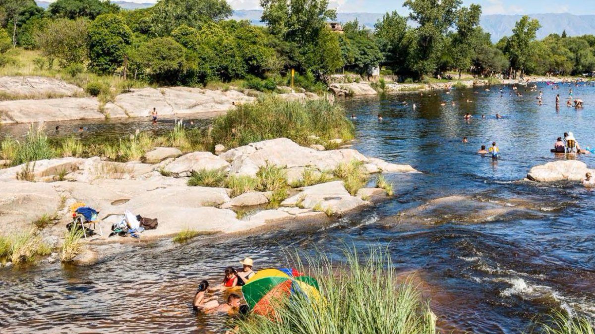 El balneario Los Cedros es ideal para disfrutar del verano en familia.