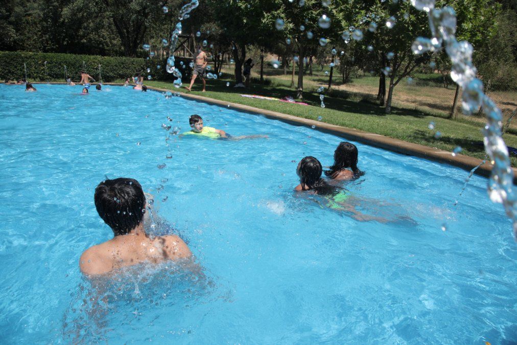 Escapadas. Playa Anakena es ideal para los niños y niñas.