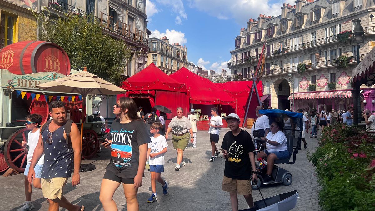 Universal Destinations & Experiences: The Wizarding World of Harry Potter es una de las zonas más visitadas del parque. Universal Destinations & Experiences: The Wizarding World of Harry Potter es una de las zonas más visitadas del parque.